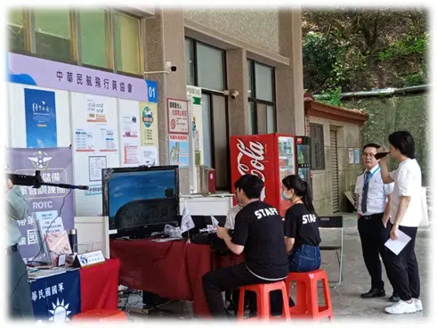 113/4/30赴中華大學校園徵才博覽會攤位解說及模擬飛行體驗活動花絮 113/4/30赴中華大學校園徵才博覽會攤位解說及模擬飛行體驗活動花絮